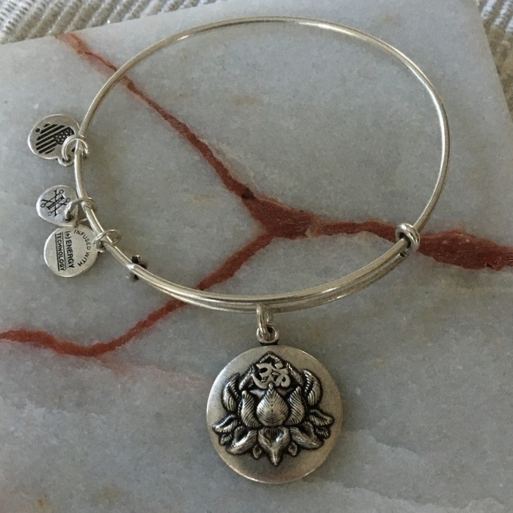 Alex and Ani 2016 Lotus Peace Petals Bangle Bracelet Rafaelian Silver